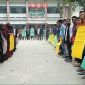 ফুলবাড়ী সরকারি কলেজের অধ্যক্ষ ও উপধ্যক্ষের অপসরনের দাবীতে শিক্ষার্থীদের মানববন্ধন ।